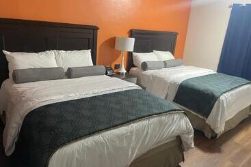 B&j Hotel And Apartments
