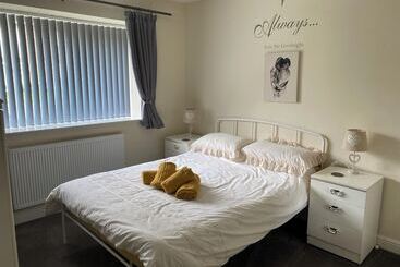 Luxury Dog Friendly Cottage Sleeps 4