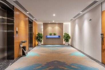 هتل Holiday Inn Express Qingdao City Center, An Ihg