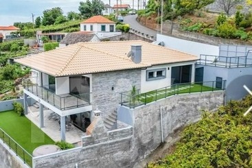 اقامتگاه Stunning 1 Bed House In Estreito Da Calheta
