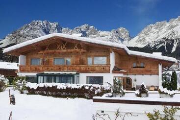 تختخواب و صبحانه Schnapperhof