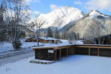 Апартаменты Achental Apartements Haus Regenbogen Pension