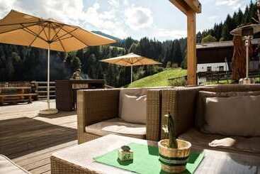 پانسیون Berghotel Pointenhof