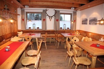 پانسیون Berghotel Pointenhof