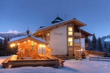 پانسیون Berghotel Pointenhof