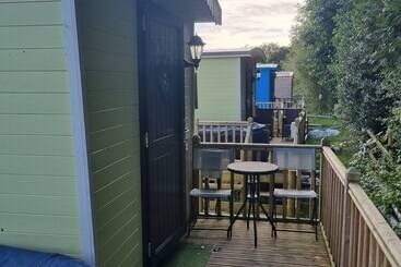 هتل Glamping Hut   Riverview 4
