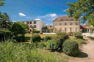 هتل Ibis Styles Dijon Sud Domaine De Beauregard 21600 Longvic