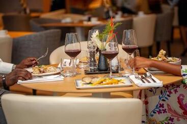 Noom Hotel Abidjan Plateau