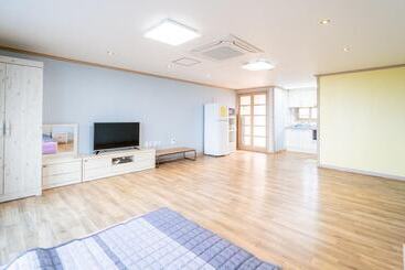Yeosu Moranggee Pension
