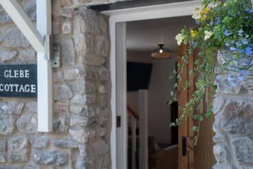 Glebe Cottage   St Florence