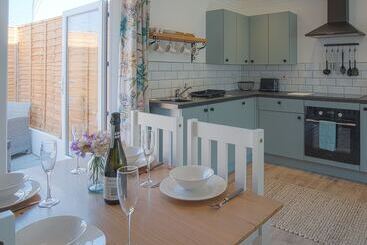 Glebe Cottage   St Florence