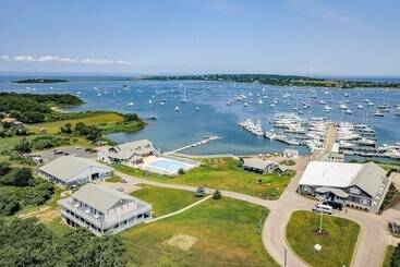 ホテル Champlin S Marina & Resort