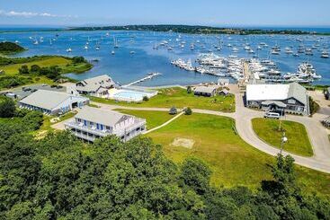 ホテル Champlin S Marina & Resort