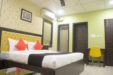 هتل Goroomgo Royal Crown Puri