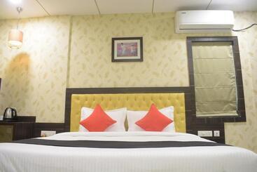 هتل Goroomgo Royal Crown Puri