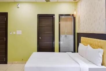 هتل Goroomgo Royal Crown Puri