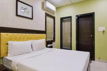 هتل Goroomgo Royal Crown Puri