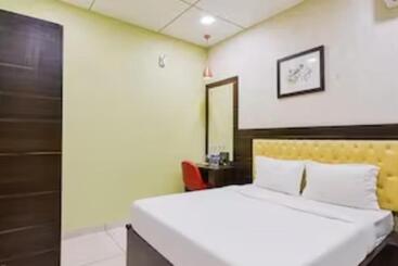 هتل Goroomgo Royal Crown Puri