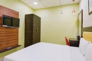 هتل Goroomgo Royal Crown Puri