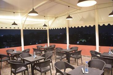 هتل Goroomgo Royal Crown Puri