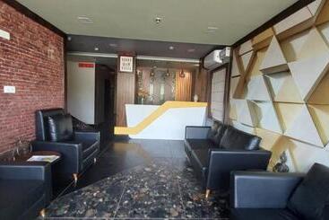 هتل Goroomgo Royal Crown Puri