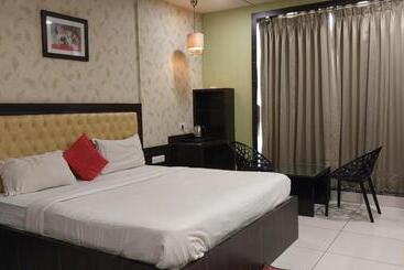 هتل Goroomgo Royal Crown Puri