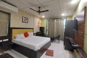 هتل Goroomgo Royal Crown Puri
