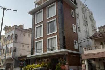 هتل Goroomgo Royal Crown Puri