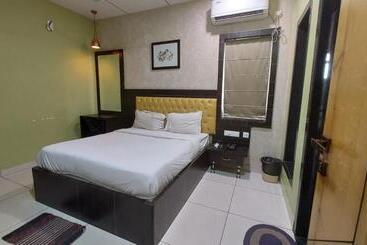 هتل Goroomgo Royal Crown Puri