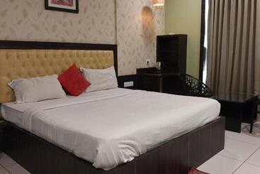 هتل Goroomgo Royal Crown Puri