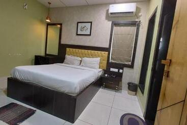 هتل Goroomgo Royal Crown Puri