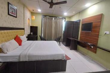 هتل Goroomgo Royal Crown Puri