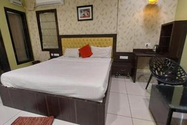 هتل Goroomgo Royal Crown Puri