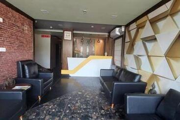 هتل Goroomgo Royal Crown Puri