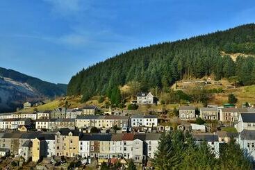 Miners Cottage Wales Sleep 8 Log Burner Pool Table