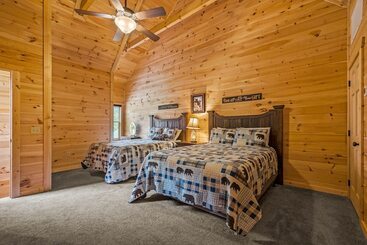 Bear Necessities   3 Bedrooms, 3 Baths, Sleeps 10 3 Cabin By Redawning