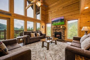 Bear Necessities   3 Bedrooms, 3 Baths, Sleeps 10 3 Cabin By Redawning