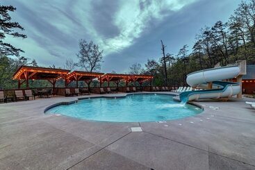 Bear Necessities   3 Bedrooms, 3 Baths, Sleeps 10 3 Cabin By Redawning