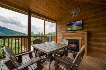 Bear Necessities   3 Bedrooms, 3 Baths, Sleeps 10 3 Cabin By Redawning