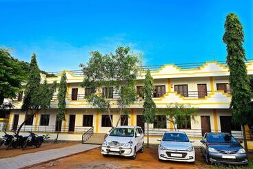 هتل Rani Residency