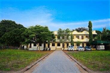 هتل Rani Residency