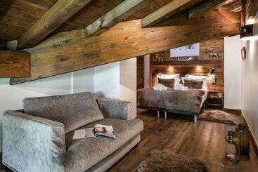 住所  Annapurna By Alpine Resorts