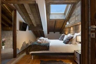 住所  Annapurna By Alpine Resorts
