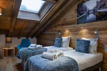 住所  Annapurna By Alpine Resorts