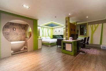 Top Motel