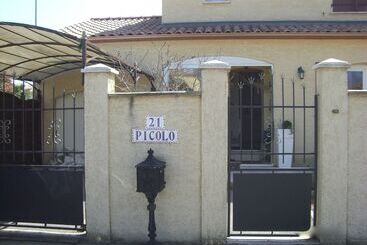 تختخواب و صبحانه Maison Picolo