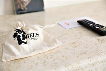 هتل 12 Bees By Kavia
