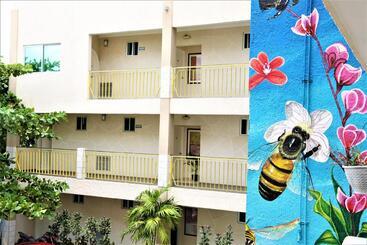 هتل 12 Bees By Kavia