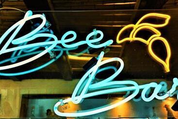 هتل 12 Bees By Kavia