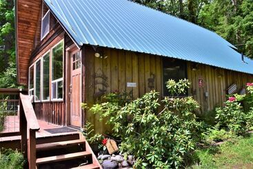 Cowlitz River Cabin